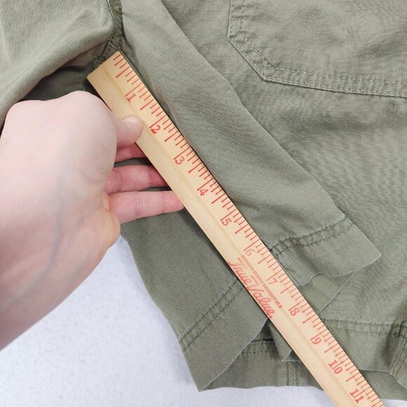 Eddie Bauer Shorts Womens 10 Green Blakely Fit Ripstop Utility Zip Pocket Hiking - Picture 7 of 12